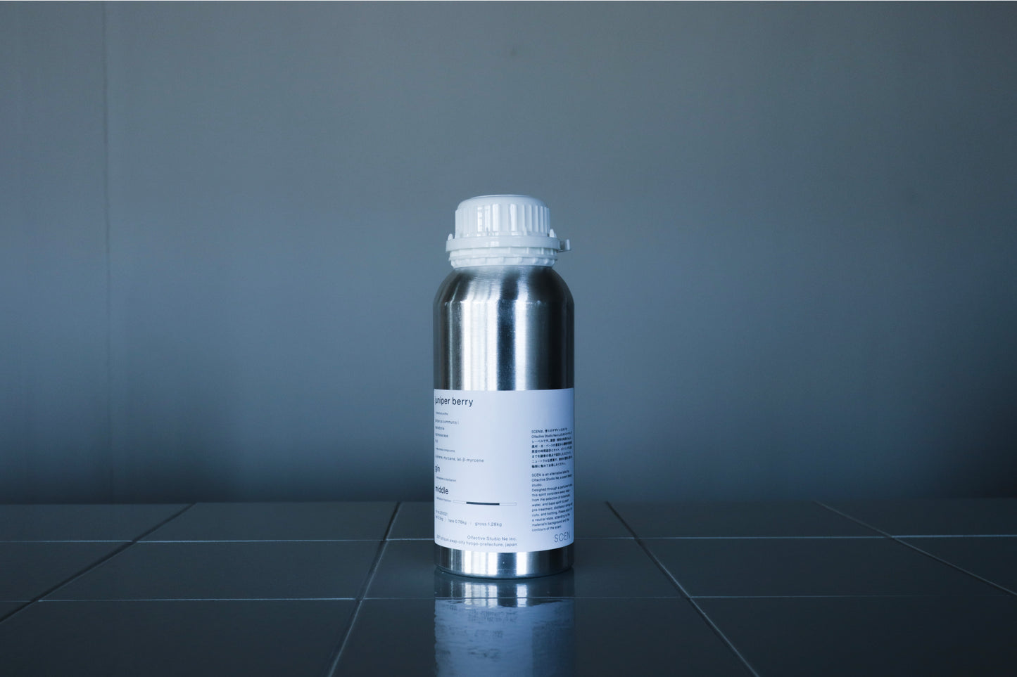 Essential Gin | juniper berry - Middle