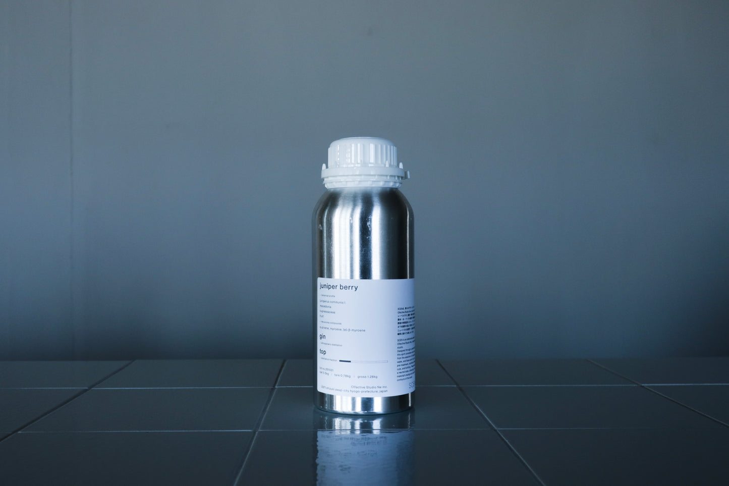 Essential Gin | juniper berry - Top
